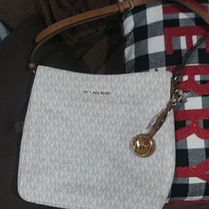 Micheal Kors purse